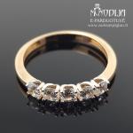 Auksinis žiedas su akutėmis