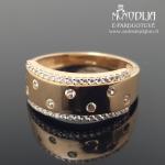 Auksinis žiedas su akutėmis