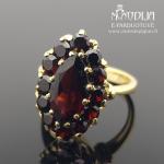 Geltono aukso žiedas su granato akutėmis