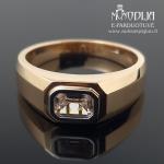 Vyriškas auksinis žiedas su akute