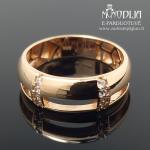 Auksinis žiedas su akutėmis