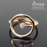 Auksinis žiedas su balta akute