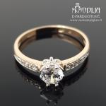 Auksinis žiedas su akmenukais