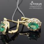 Auksiniai auskarai su briliantais ir smaragdais