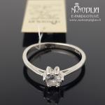 Sidabrinis žiedas su balta akute