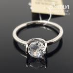 Sidabrinis žiedas su balta akute