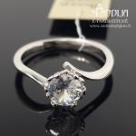 Sidabrinis žiedas su balta akute