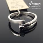 Sidabrinis žiedas su juoda akute