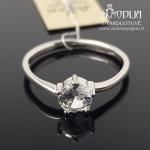 Sidabrinis žiedas su balta akute