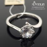 Sidabrinis žiedas su balta akute