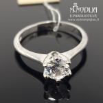 Sidabrinis žiedas su balta akute