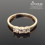 Auksinis žiedas su akutėmis