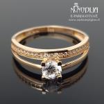 Dvigubas auksinis žiedas su akutėmis