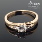 Auksinis žiedas su akutėmis