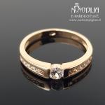 Auksinis žiedas su akutėmis