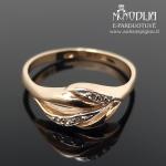 Auksinis žiedas su akutėmis