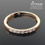 Auksinis žiedas su akutėmis