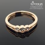 Auksinis žiedas su akutėmis