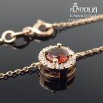 Auksinė grandinėlė su akmenukais