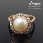 Auksinis žiedas su perlu