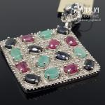 Sidabrinis pakabukas su akmenukais