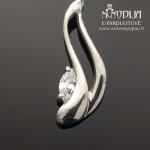 Sidabrinis pakabukas su akute