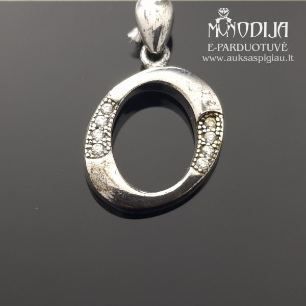Sidabrinis pakabukas raidelė O