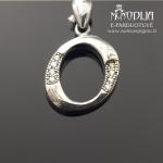 Sidabrinis pakabukas raidelė O