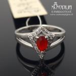 Sidabrinis žiedas su akmenukais