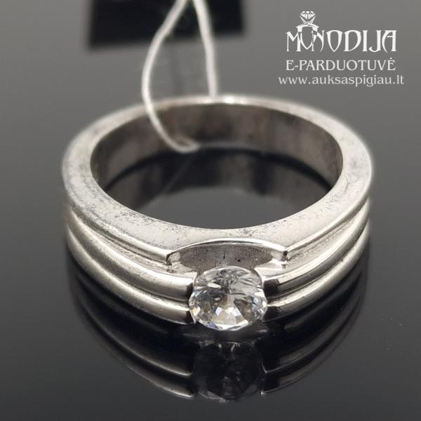 Sidabrinis žiedas su balta akute