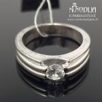 Sidabrinis žiedas su balta akute