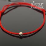 Raudono siūlo apyrankė su baltu briliantu